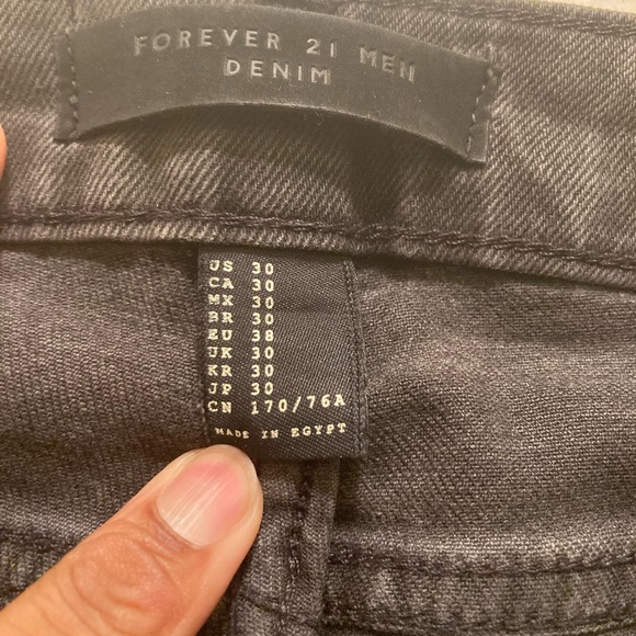 Forever 21 Men’s Skinny Ripped Black Denim - Picture 4 of 4